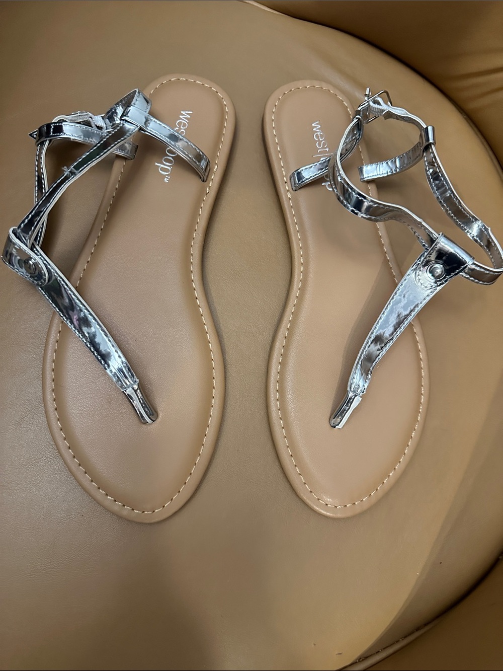 NWOT Silver Metallic Sandals size 7/8